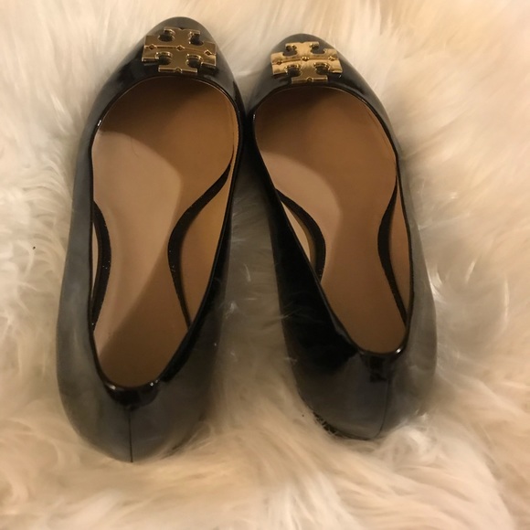 Tory Burch Claire Patent Leather ballet flat. Color is perfect black, Size 7.5 - Picture 6 of 10